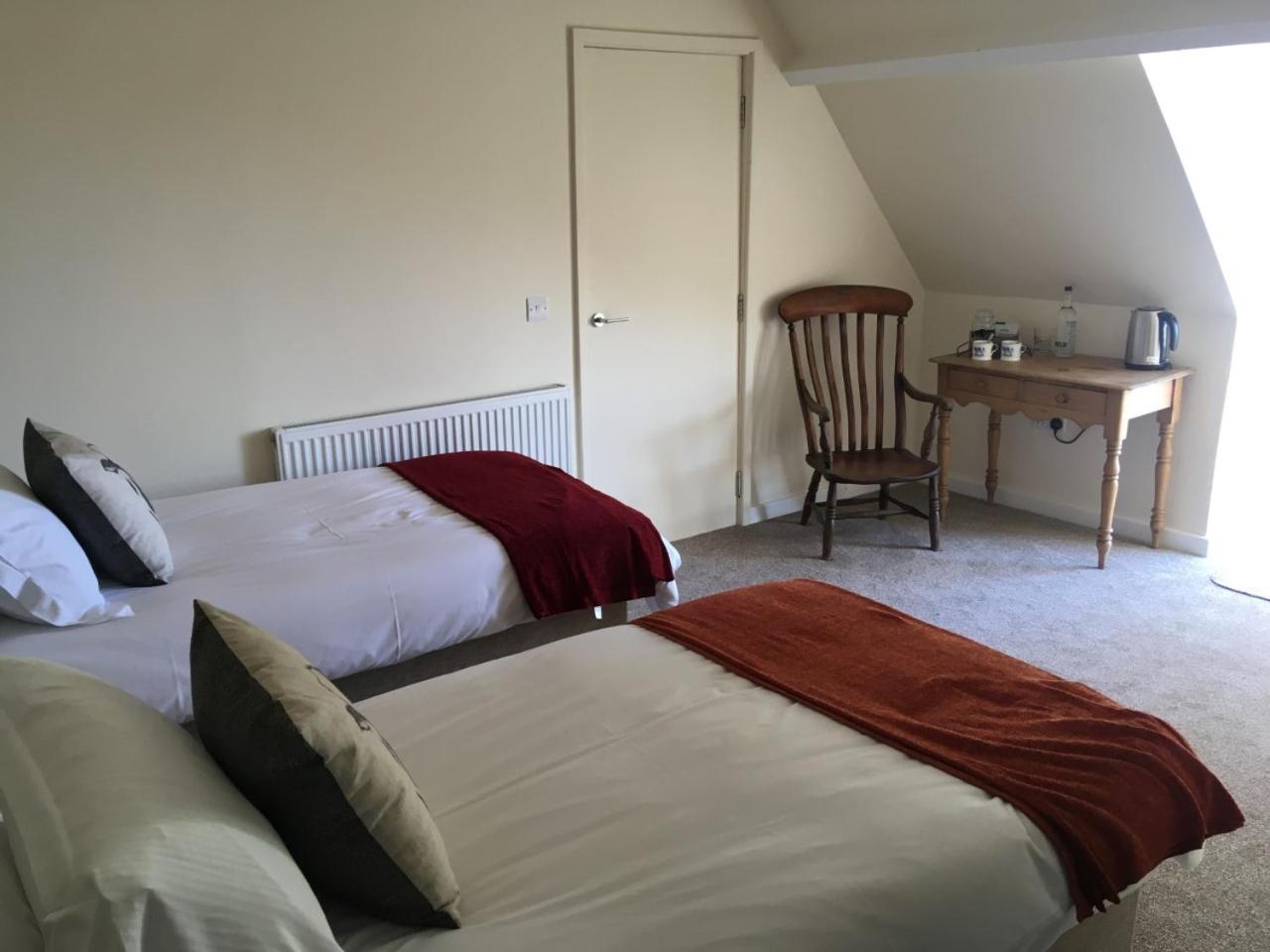 Bed and Breakfast The Old Spotted Cow Marston Meysey Екстер'єр фото
