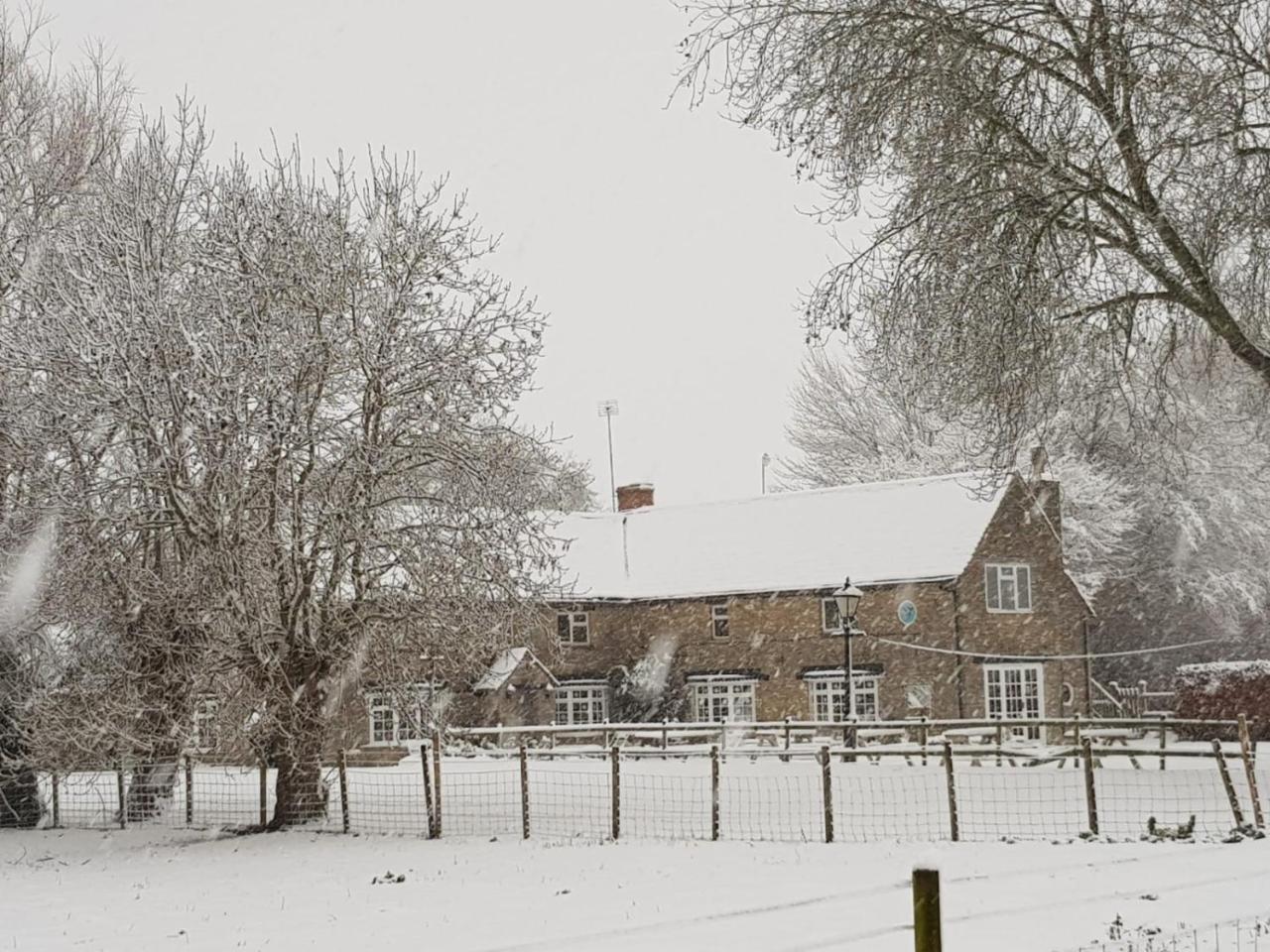 Bed and Breakfast The Old Spotted Cow Marston Meysey Екстер'єр фото